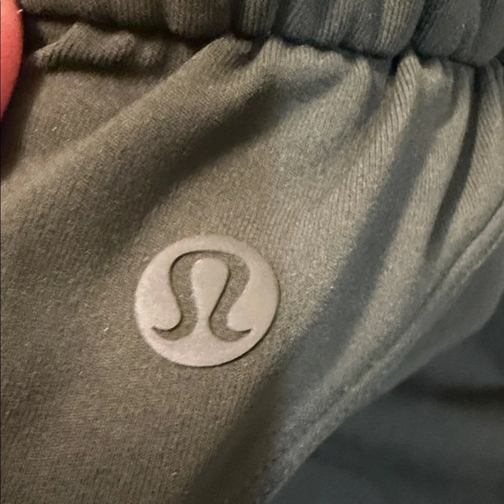 Lululemon pants size 6 dark olive NWOT